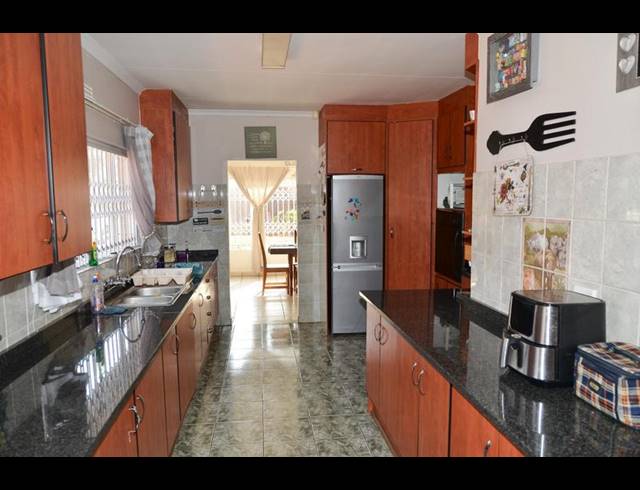 4 BEDROOM HOUSE FOR SALE IN CULEMBORG PARK